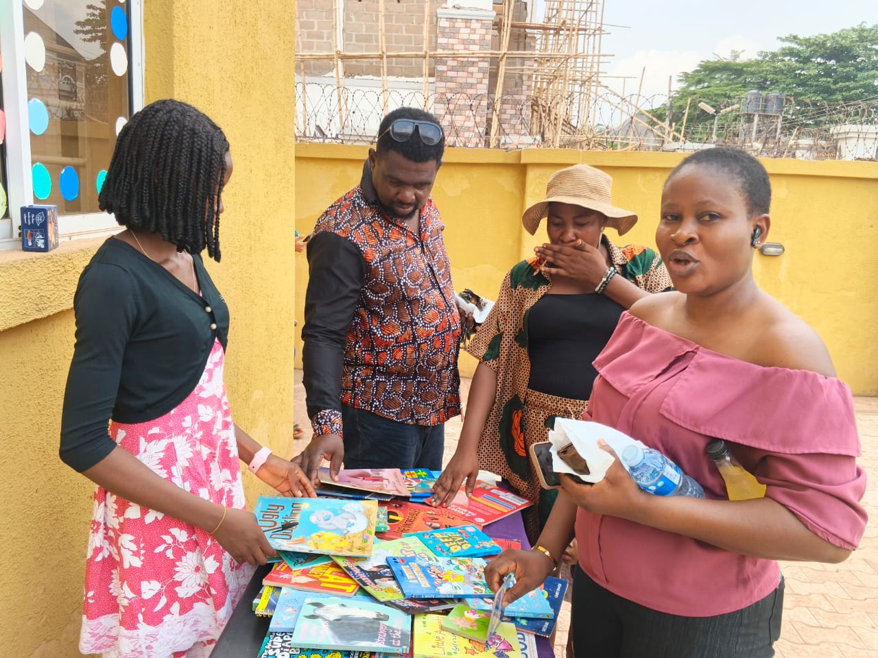 parents previewing the books